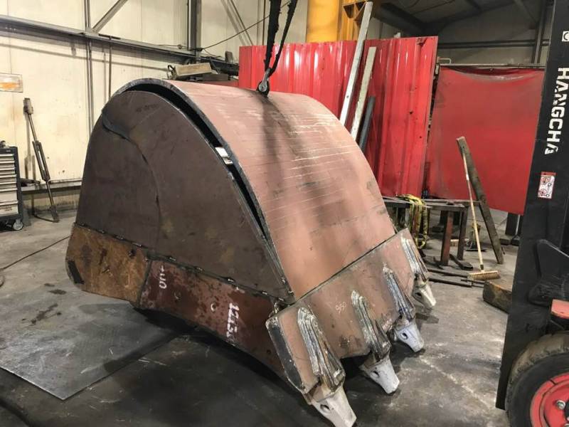 pose de tôle sur godet chargeur