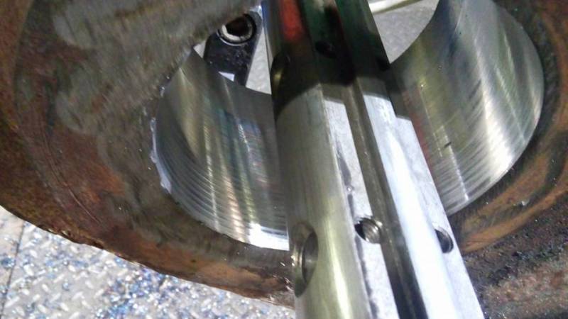 alésage d'axe pour articulation de bras de fleche de pelle