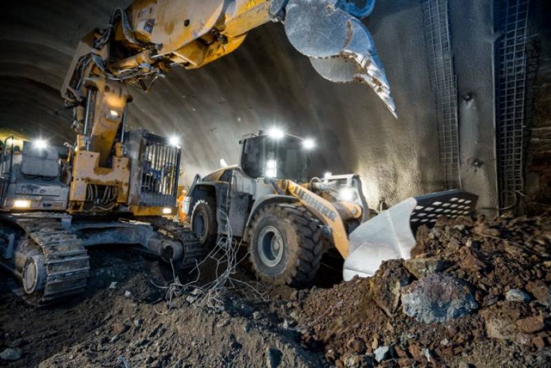 LAMES EN HARDOX 450 SUR CHARGEUSE LIEBHERR